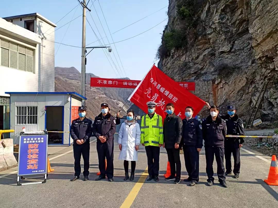党员志愿服务上岗.JPG