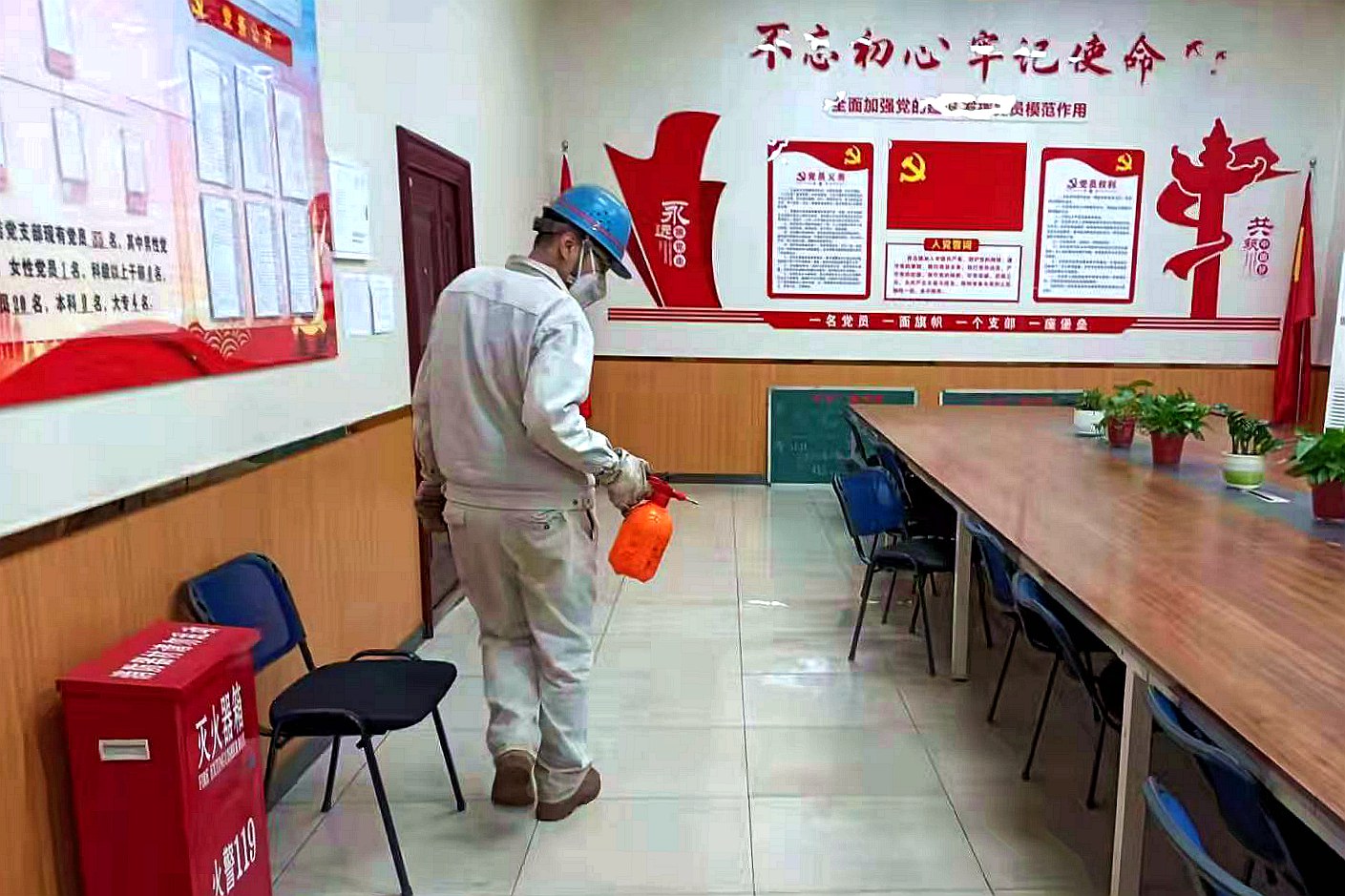 陕钢集团：毫不松懈战疫情 全力以赴守防线 (3).jpg