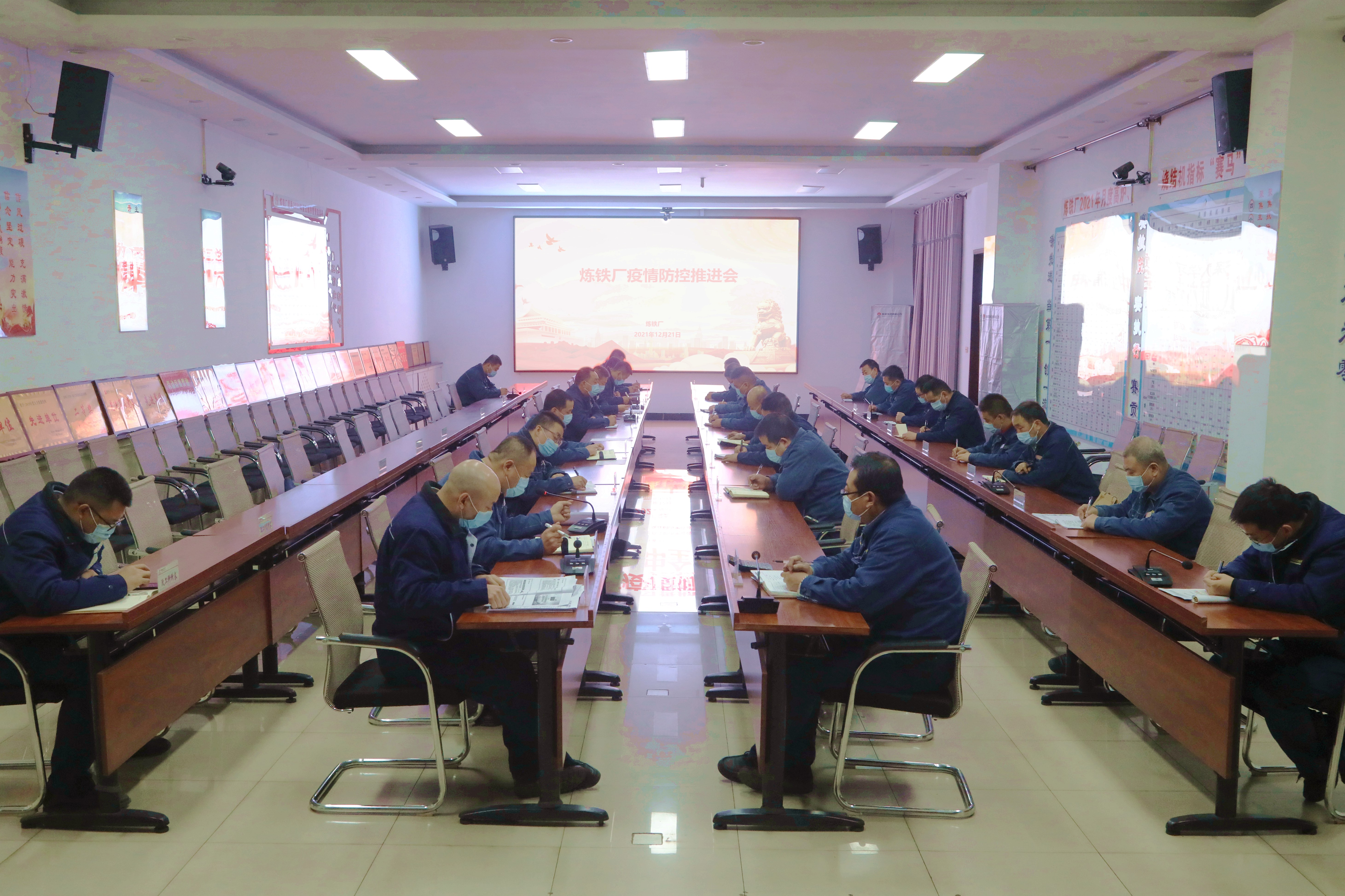 陕钢集团：毫不松懈战疫情 全力以赴守防线 (1).jpg