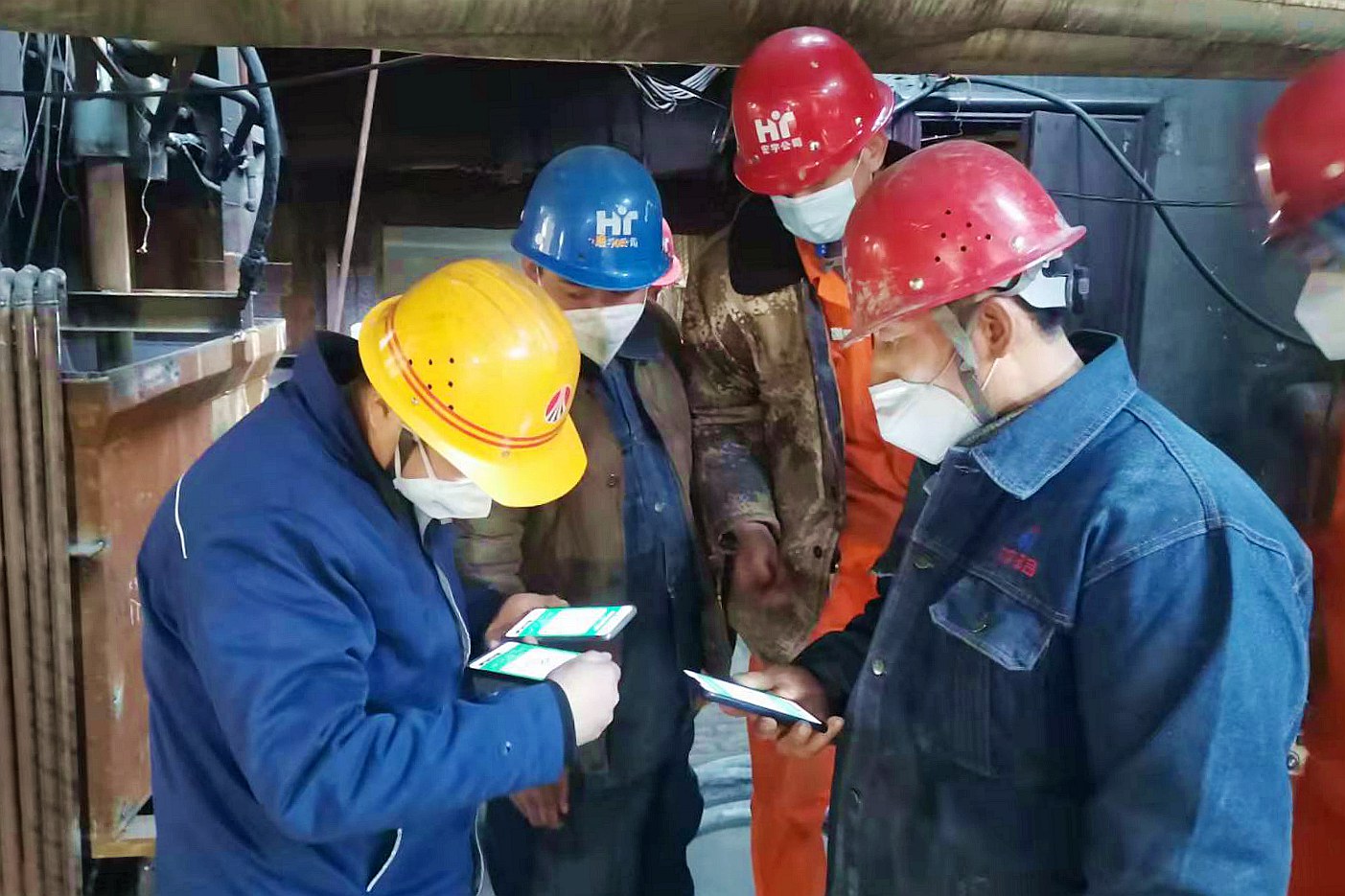 陕钢集团：毫不松懈战疫情 全力以赴守防线 (2).jpg