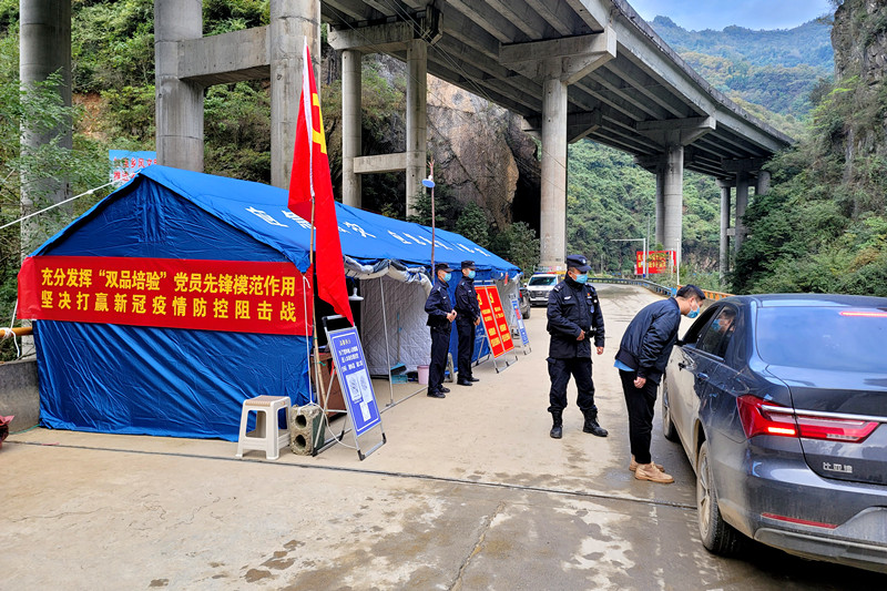 公安干警防疫一线1_副本.jpg 公安干警防疫一线1_副本.jpg