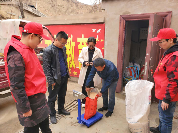 绥德县薛家峁镇开展消费扶贫活动.jpg