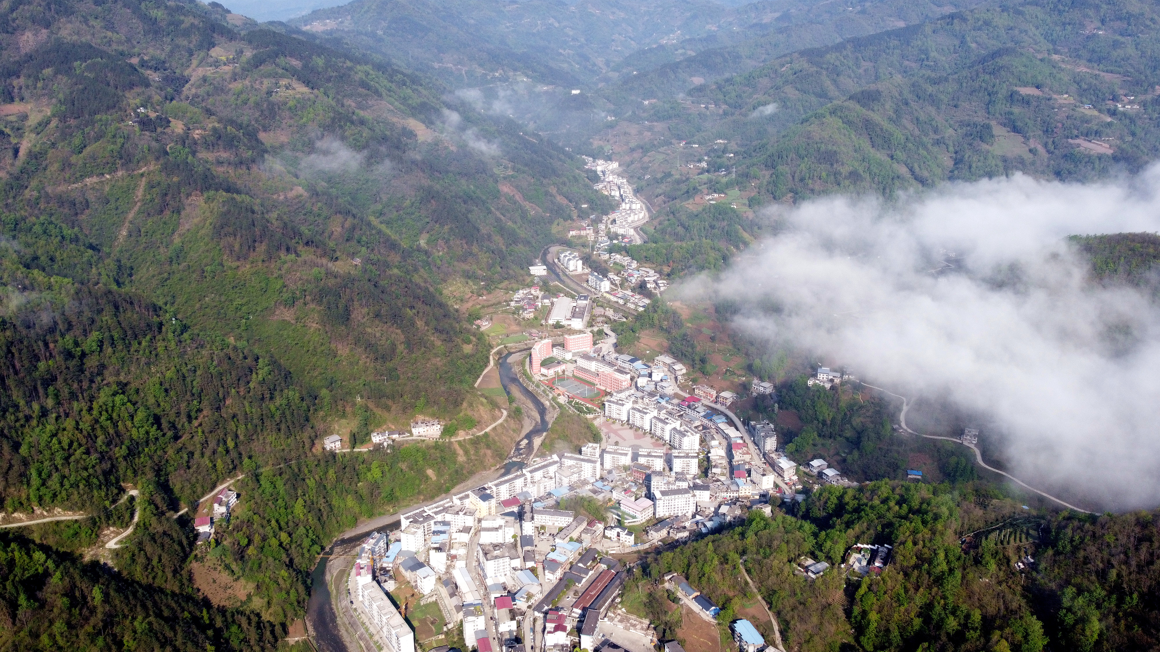 紫阳县红椿镇集镇全景 甘远摄.jpg