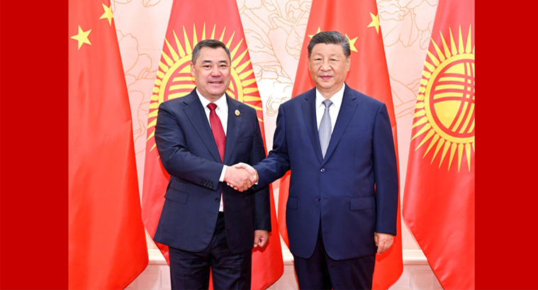 习近平会见吉尔吉斯斯坦总统扎帕罗夫