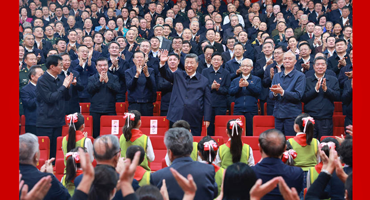 习近平观看庆祝新疆维吾尔自治区成立70周年文艺晚会《美丽新疆》