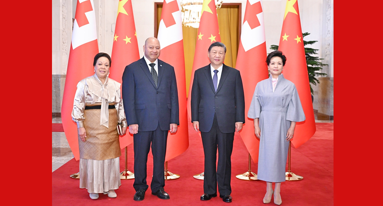 习近平会见汤加国王图普六世